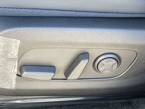 New 2026 Kia Carnival EX image 19