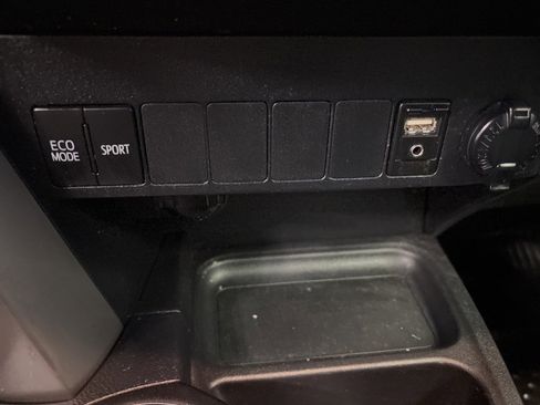 Used 2018 Toyota RAV4 XLE image 14