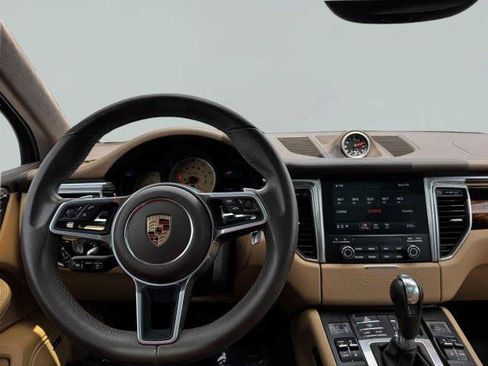Used 2017 Porsche Macan Turbo AWD/4WD image 30