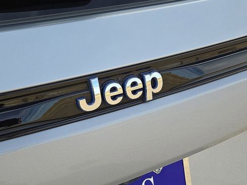 Used 2023 Jeep Grand Cherokee Overland w/ Luxury Tech Group IV image 14