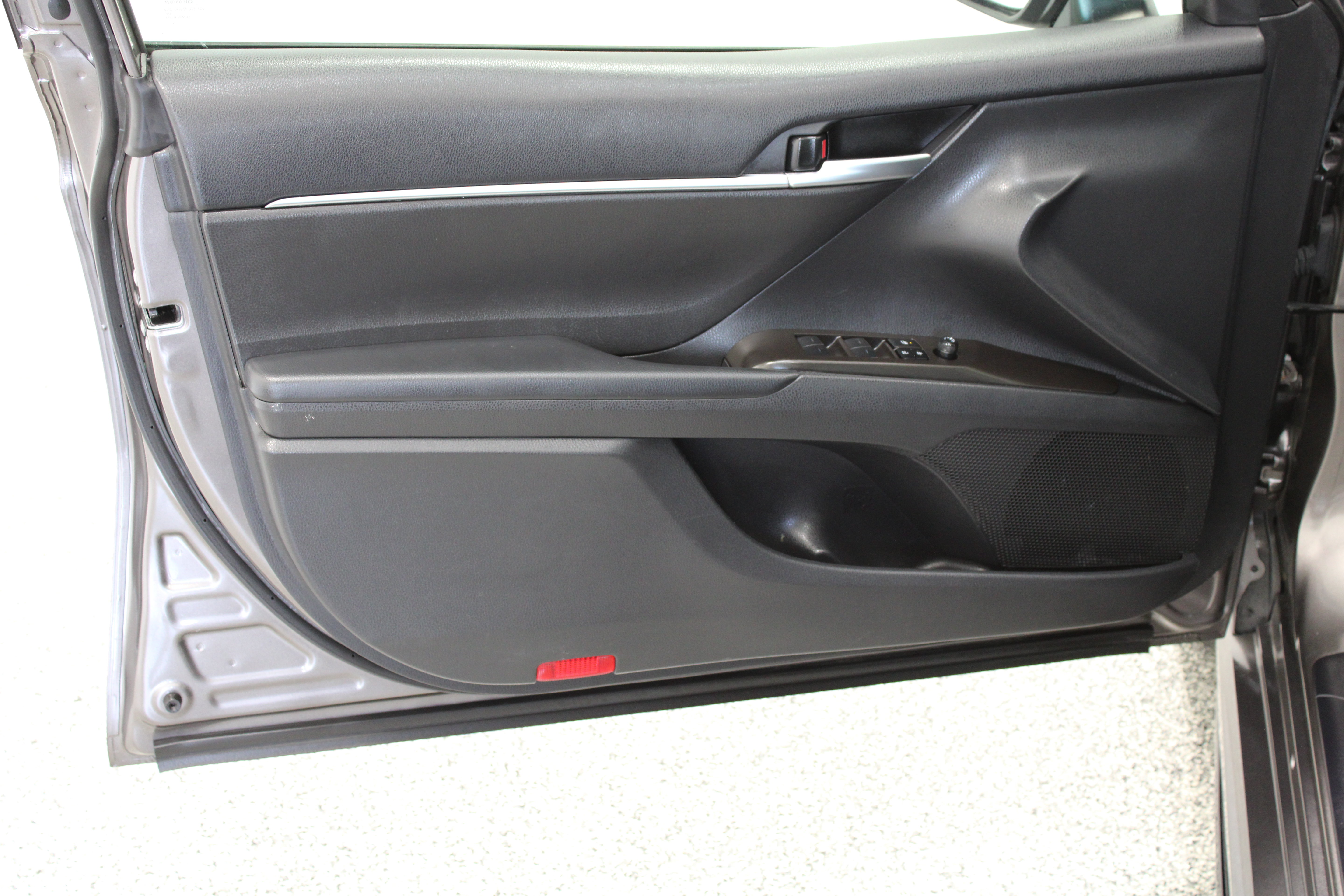 Used 2024 Toyota Camry SE w/ Convenience Package FWD image 12