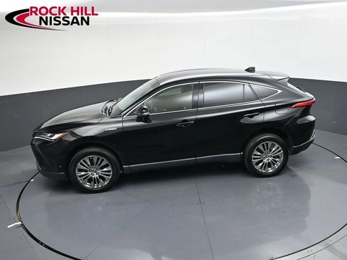 Used 2021 Toyota Venza XLE image 21