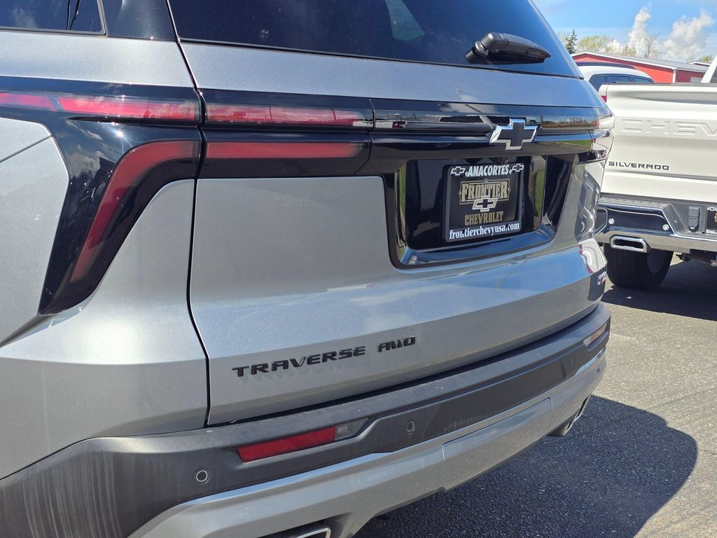 Used 2025 Chevrolet Traverse Z71 w/ LPO, Floor Liner Package AWD/4WD image 6