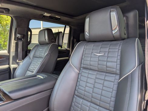 Certified 2023 Cadillac Escalade ESV Sport Platinum AWD/4WD image 27