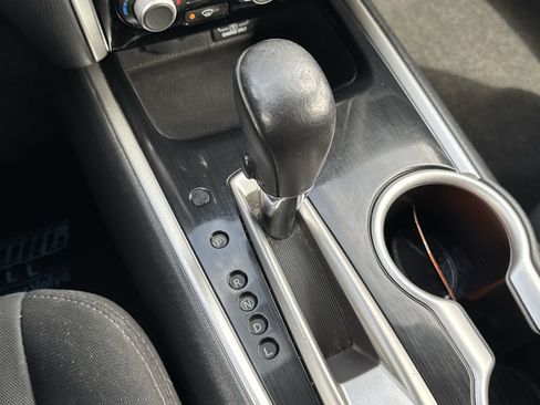 Used 2020 Nissan Pathfinder SV image 15