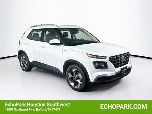 Used 2025 Hyundai Venue SEL FWD image 1