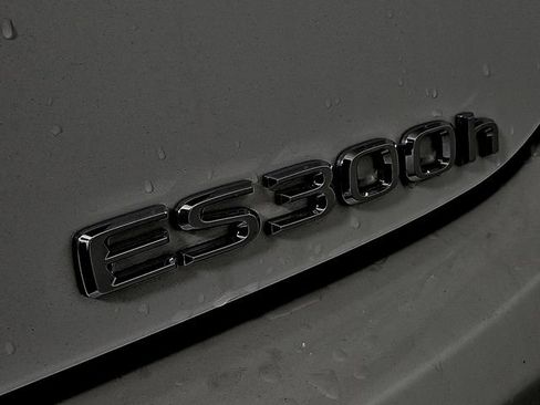 Used 2025 Lexus ES 300h w/ Premium Package image 32