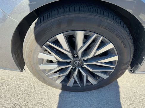 Used 2025 Nissan Altima 2.5 SV image 10