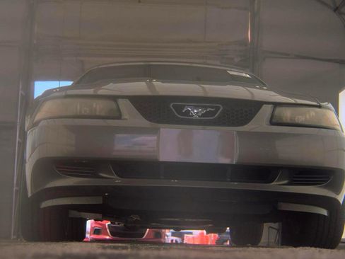 Used 2002 Ford Mustang Premium RWD image 3