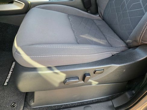 Used 2025 Nissan Frontier SV w/ SV Convenience Package RWD image 19