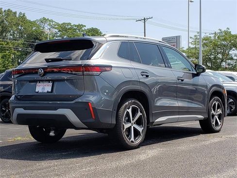 New 2025 Volkswagen Tiguan SE image 3