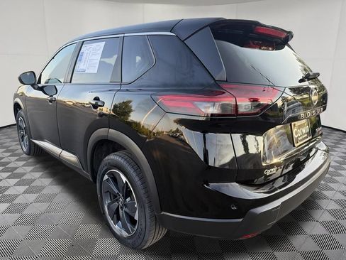 Used 2024 Nissan Rogue SV AWD/4WD image 5