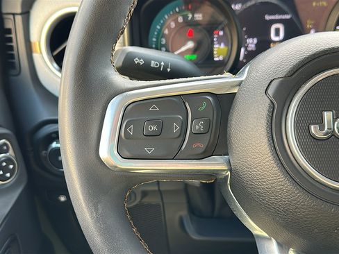 Used 2024 Jeep Wrangler Sahara image 18