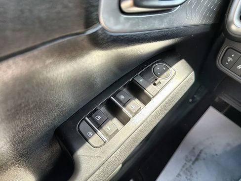Used 2023 Kia Soul LX w/ LX Technology Package FWD image 17