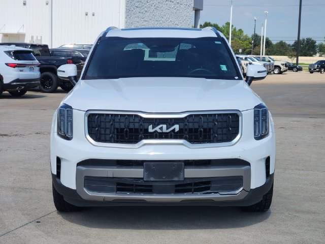 Used 2023 Kia Telluride EX w/ EX Captain's Chair Package FWD image 2