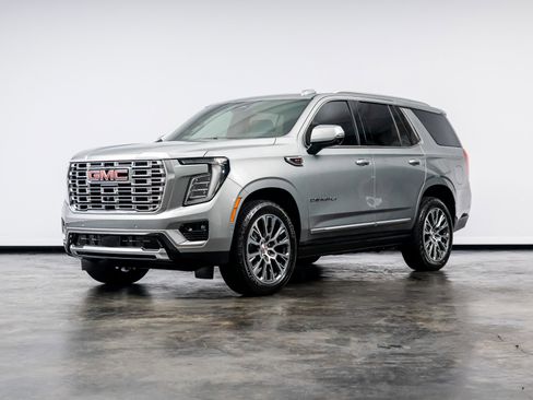 Used 2025 GMC Yukon Denali w/ Sun & Power Step Package image 8