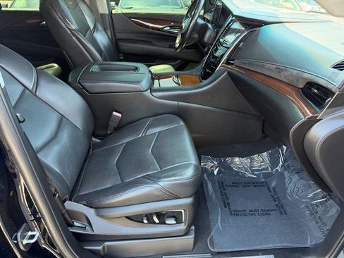 Used 2018 Cadillac Escalade ESV 2WD image 28
