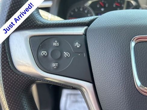 Used 2022 GMC Acadia SLE w/ Driver Convenience Package FWD image 18