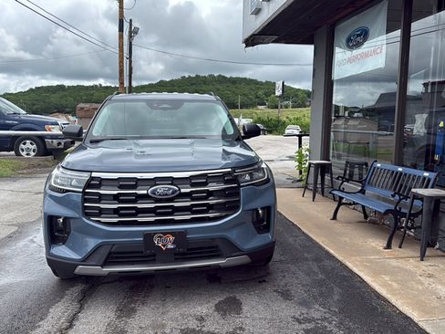 New 2026 Ford Explorer Active w/ Active Comfort Package RWD image 2