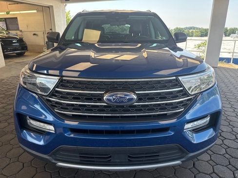 Used 2022 Ford Explorer XLT w/ Equipment Group 202A AWD/4WD image 2