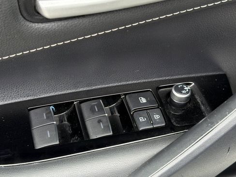 Used 2021 Toyota Corolla SE w/ Carpet Mat Package (TMS) FWD image 12