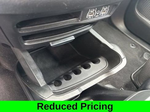 Used 2023 Chrysler Pacifica Touring FWD image 23
