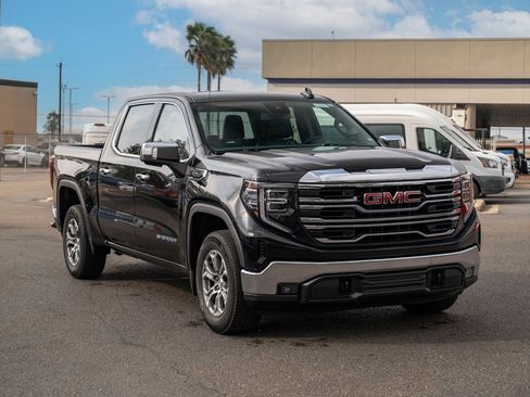 Used 2024 GMC Sierra 1500 SLT image 1