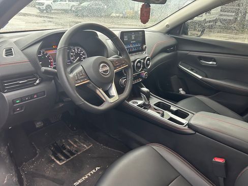 Used 2025 Nissan Sentra SR w/ SR Premium Package image 3