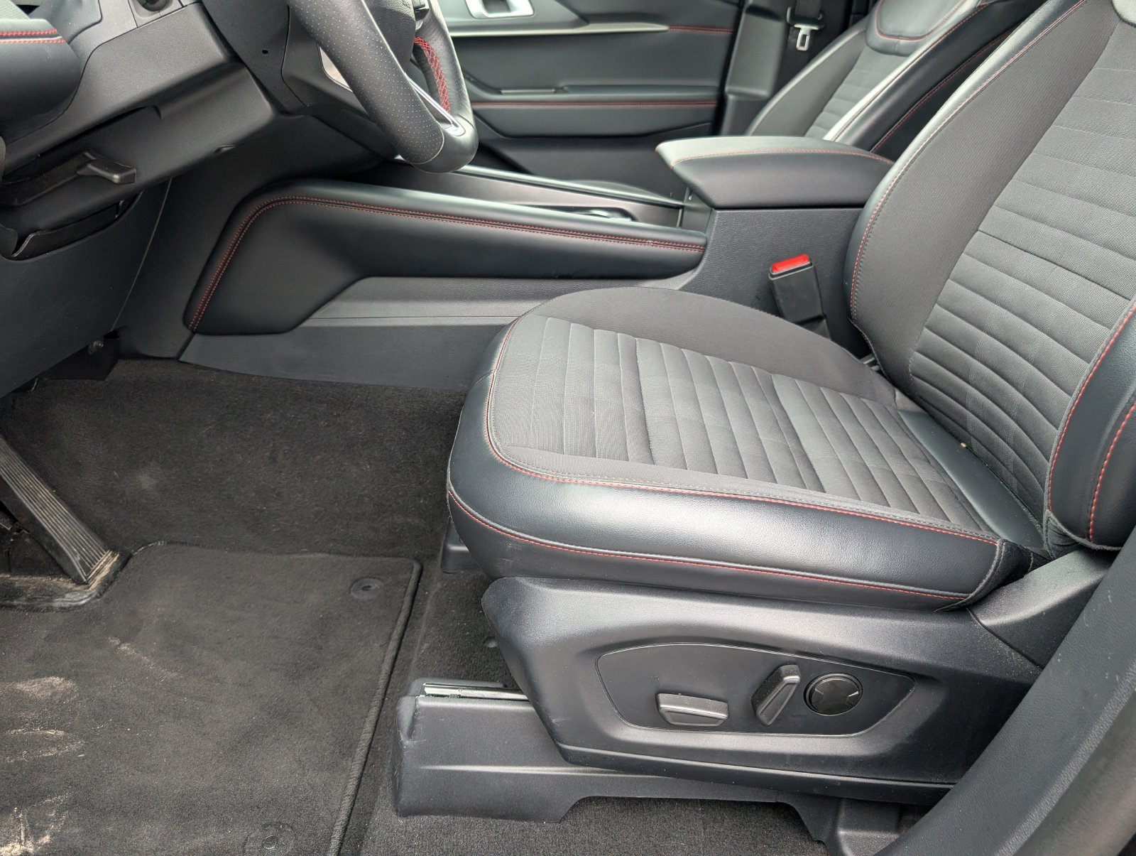Used 2026 Ford Explorer ST-Line AWD/4WD image 15