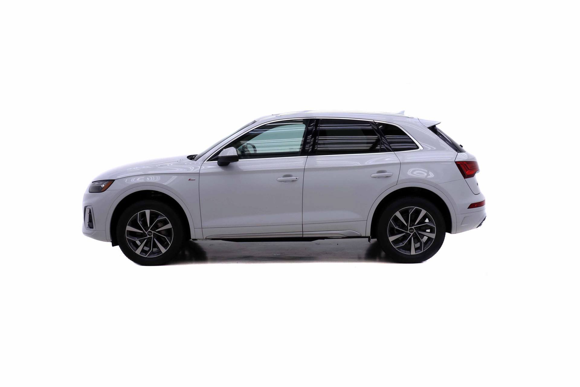Certified 2023 Audi Q5 2.0T Premium Plus w/ Premium Plus Package AWD/4WD image 3