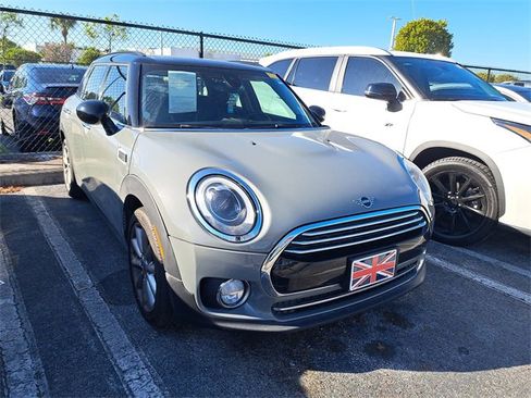Used 2019 MINI Cooper Clubman w/ Premium Package image 3
