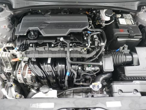 Used 2021 Hyundai Elantra Limited FWD image 29