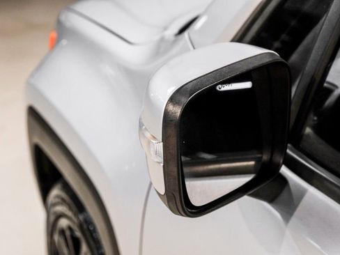 Used 2017 Jeep Renegade Altitude image 43