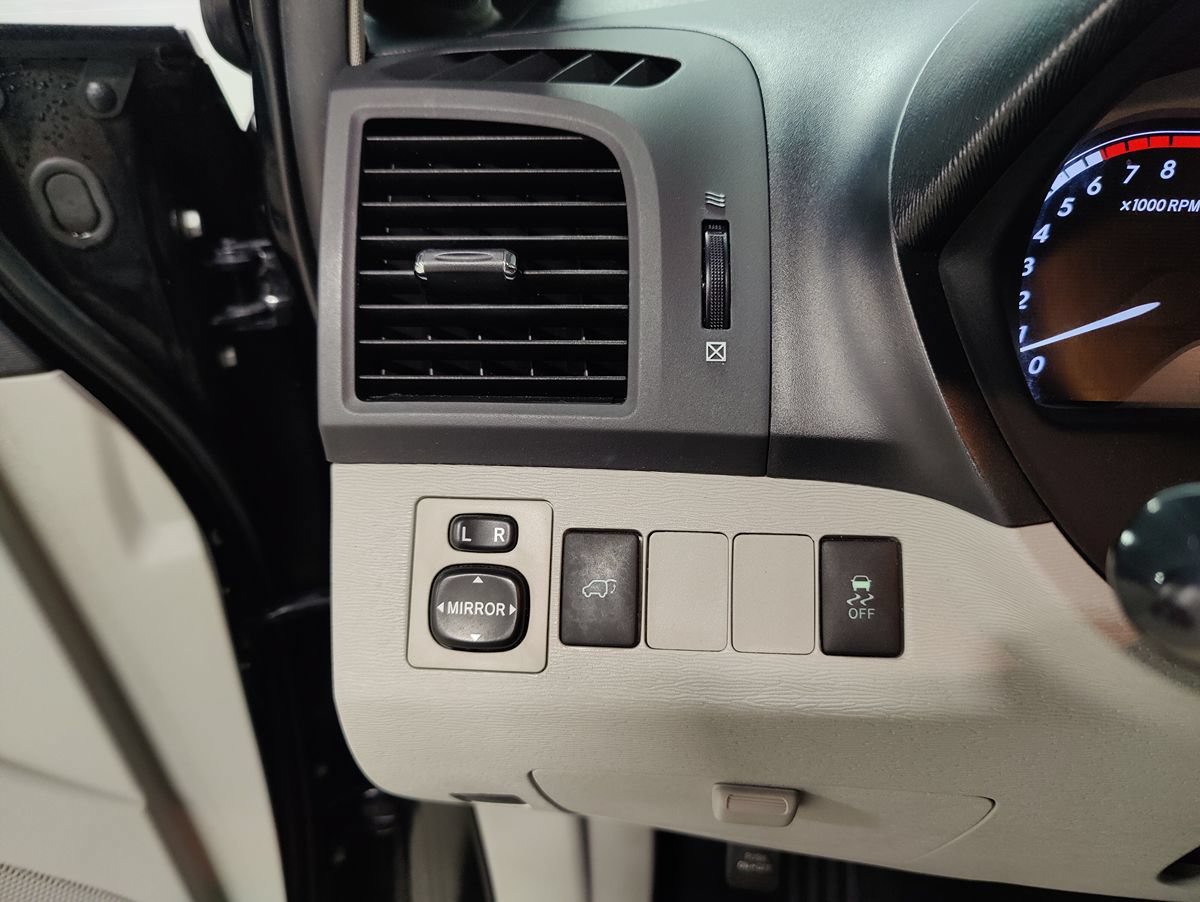 Used 2009 Toyota Venza FWD image 29