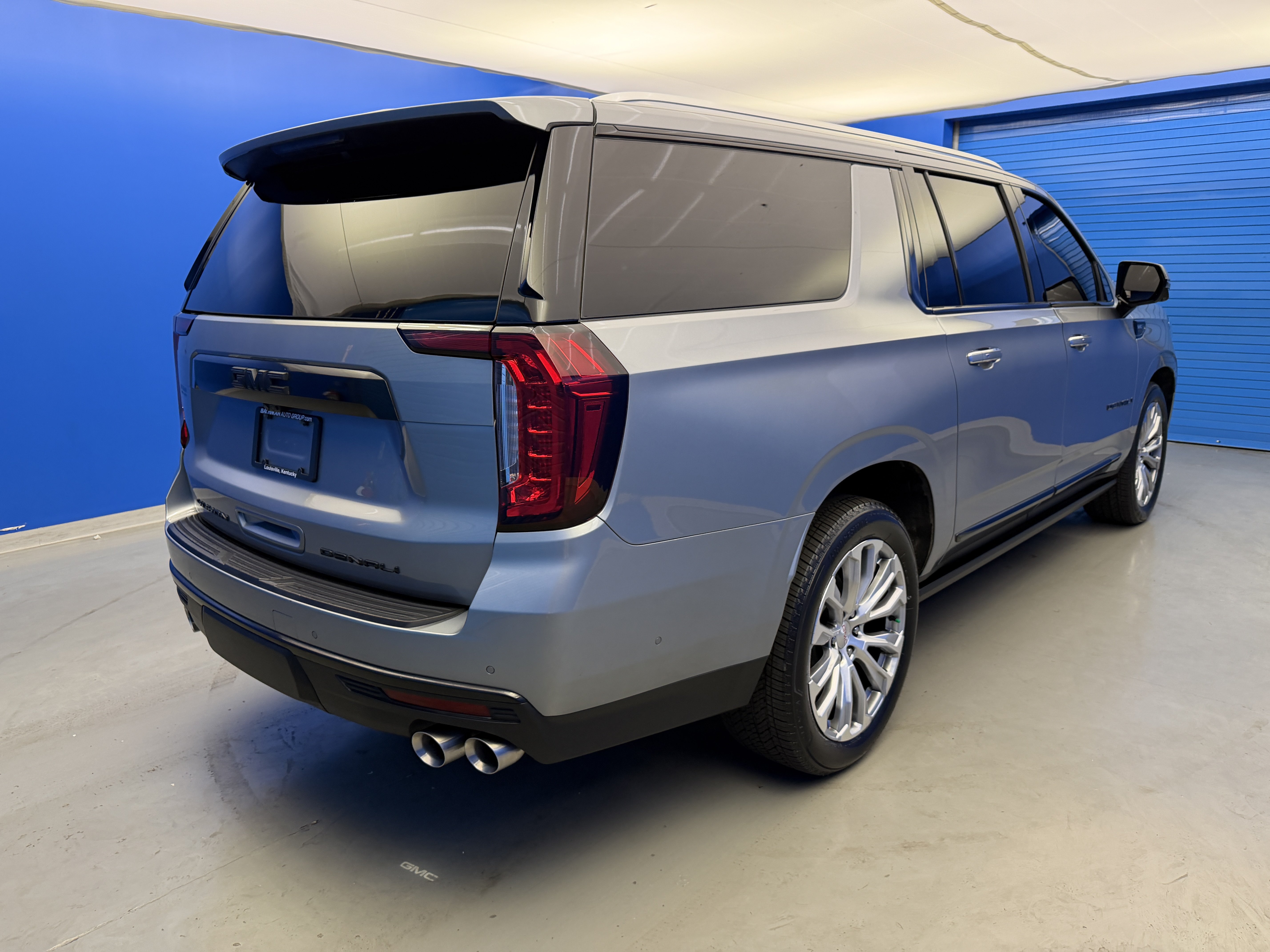 Used 2024 GMC Yukon XL Denali w/ Denali Reserve Package AWD/4WD image 7