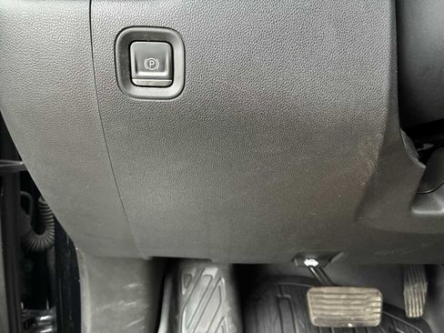 Used 2021 GMC Sierra 1500 Elevation w/ Preferred Package image 17