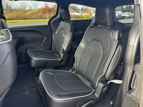 New 2026 Chrysler Pacifica Limited FWD image 20