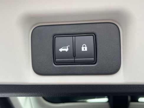 Used 2023 Nissan Ariya AWD/4WD image 9