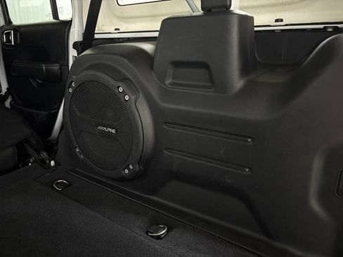 Used 2019 Jeep Wrangler Unlimited Sahara w/ Uconnect 4C Nav & Sound Group AWD/4WD image 21