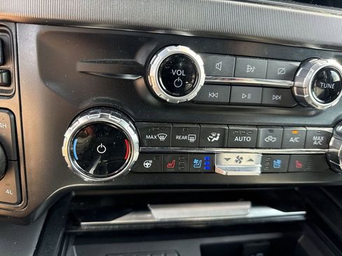 Used 2024 Ford F250 Platinum AWD/4WD image 32