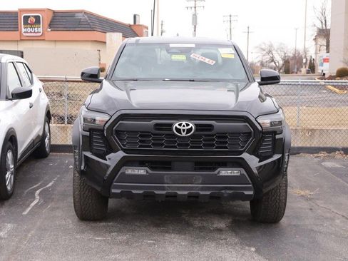 Certified 2024 Toyota Tacoma TRD Off-Road image 3