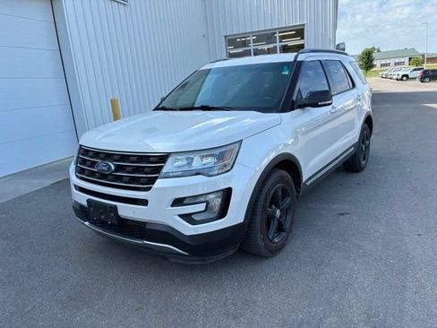 Used 2016 Ford Explorer XLT w/ Equipment Group 202A AWD/4WD image 3