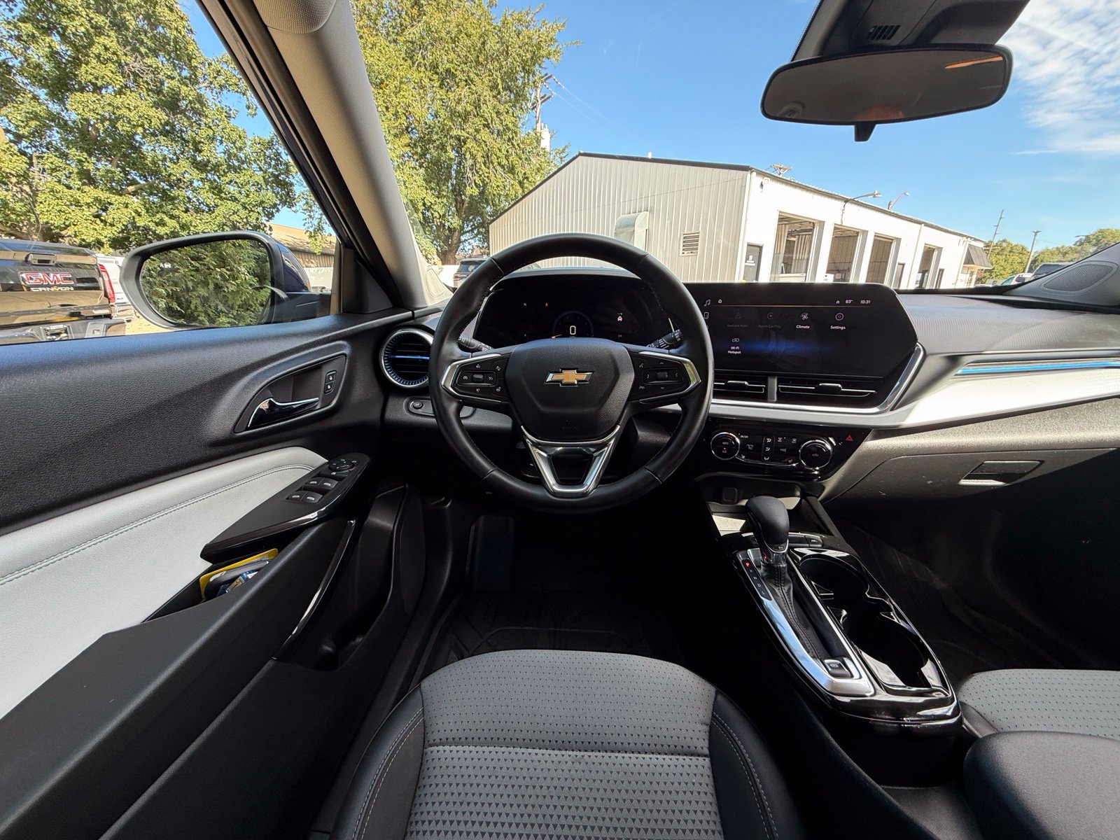 Used 2024 Chevrolet Trax LT w/ Driver Confidence Package FWD image 2