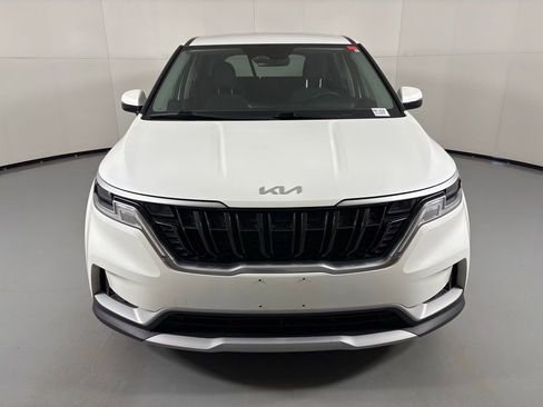 Used 2022 Kia Carnival LX image 3