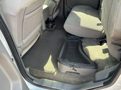 Used 2010 Nissan Frontier SE AWD/4WD image 30