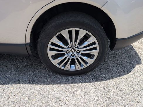 Used 2021 Toyota Venza Limited AWD/4WD image 14