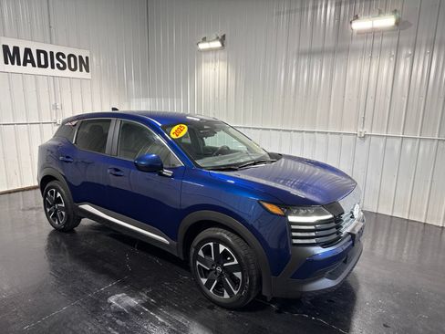 Used 2025 Nissan Kicks SV AWD/4WD image 6