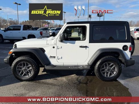 Used 2025 Jeep Wrangler Sport image 2