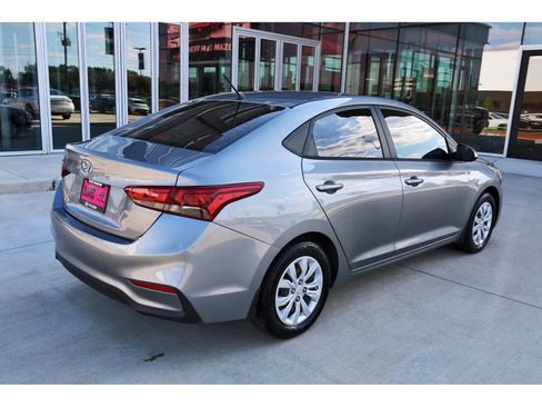 Certified 2022 Hyundai Accent SE FWD image 9