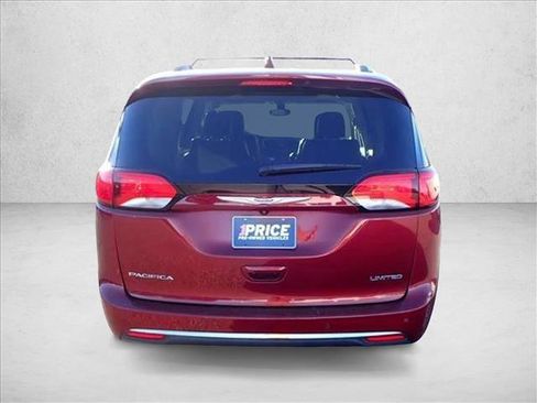 Used 2020 Chrysler Pacifica Limited image 3